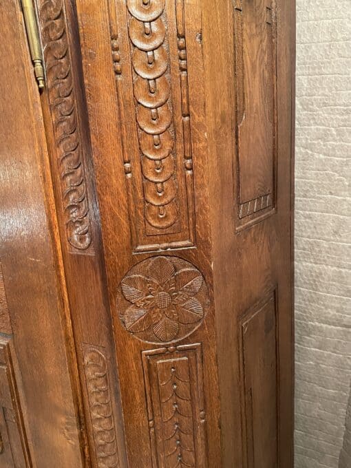 Neoclassical Armoire - Engraving - Styylish