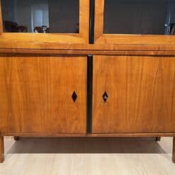 Cherry Biedermeier Vitrine - Bottom Profile - Styylish