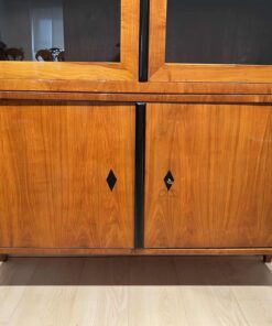 Cherry Biedermeier Vitrine - Bottom Profile - Styylish