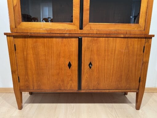 Cherry Biedermeier Vitrine - Bottom Profile - Styylish