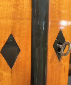 Cherry Biedermeier Vitrine - Key with Lock - Styylish