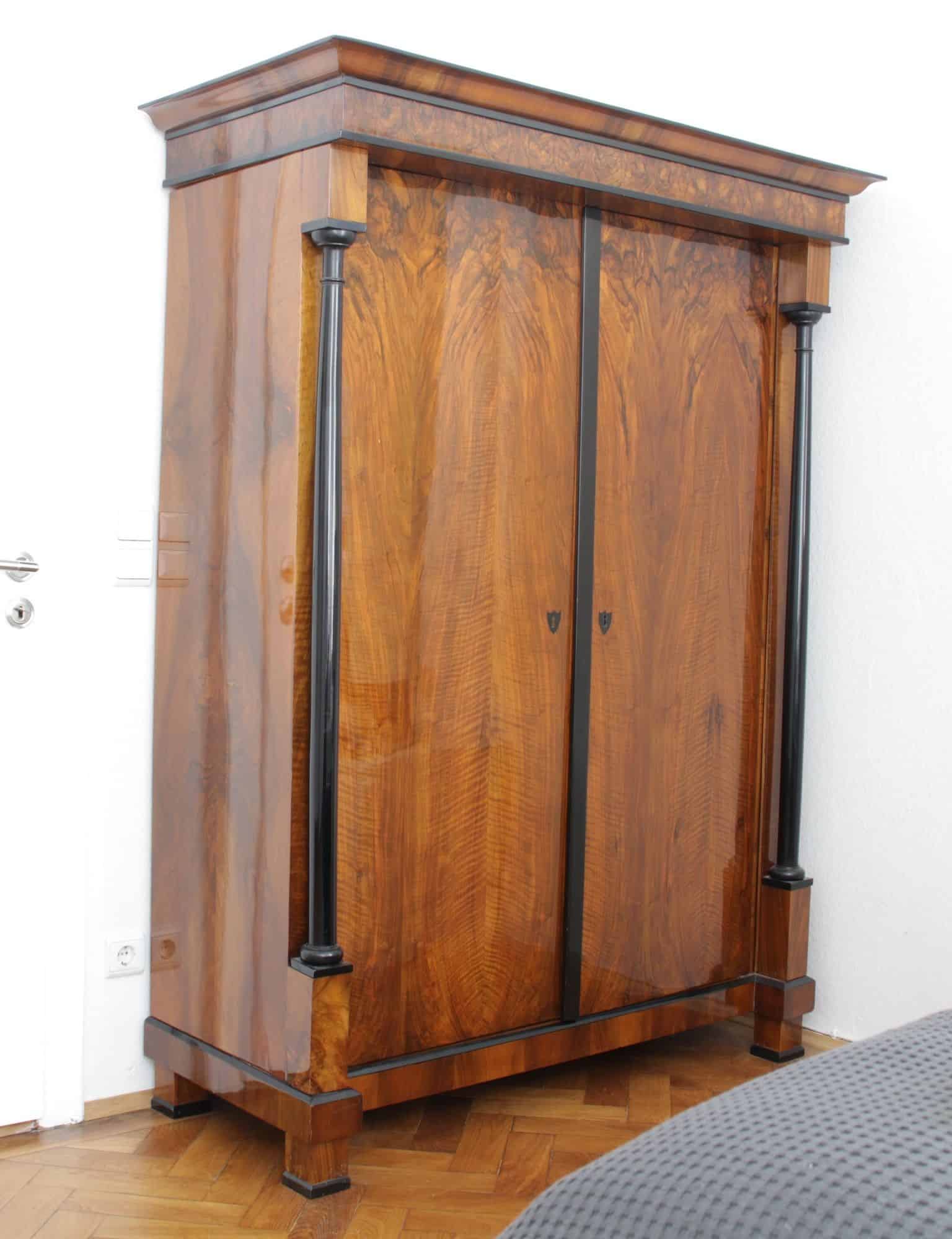 Neoclassical Early Biedermeier Armoire, Walnut Veneer and Full Columns, Austria, circa 1820 - Image 2