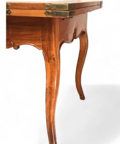 18th century Swiss Farm Table- detail of the right corner- Styylish