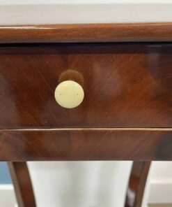 Biedermeier Side Table- detail with the knob - Styylish