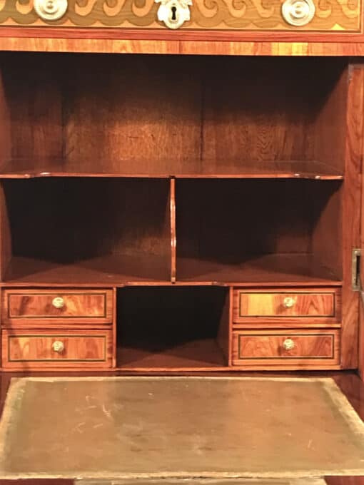 French Secretary Desk 18th century- detail view of the inside writing compartment - Styylish