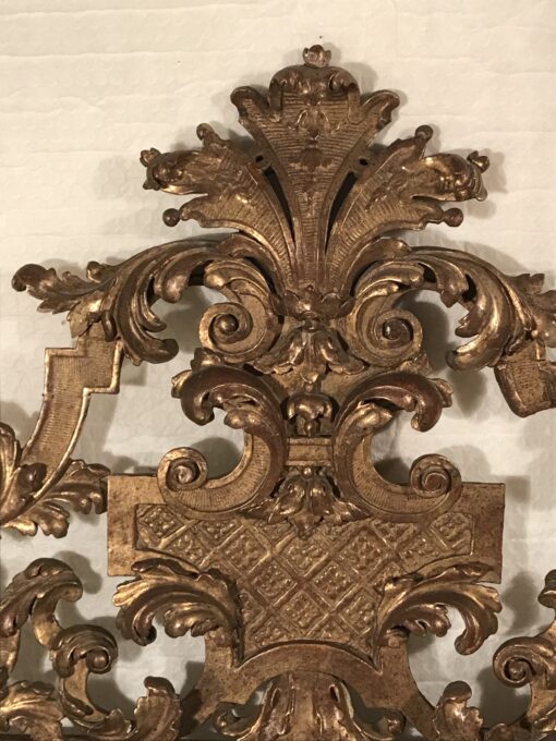 Gilt Wood Mirror - Head Closeup - Styylish