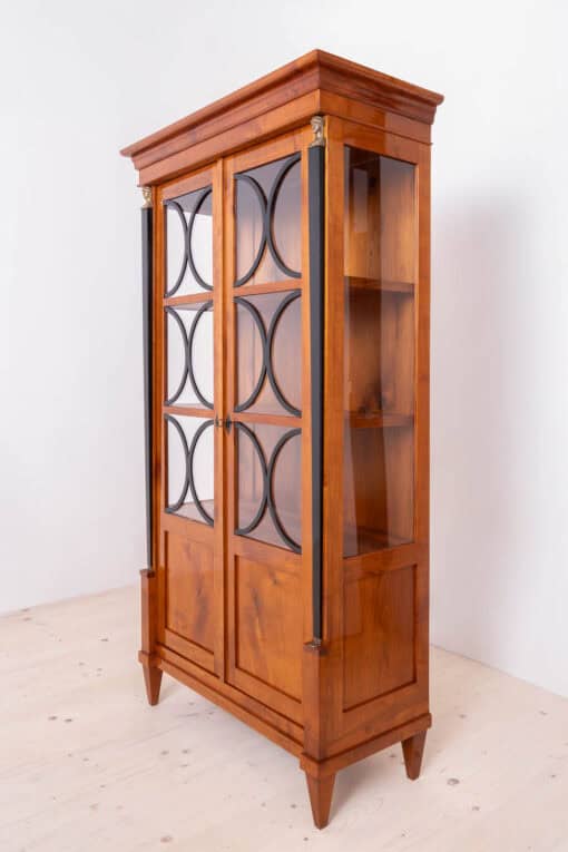 Biedermeier Cherry wood vitrine- Three-quarters - Styylish