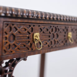 Chippendale-style mahogany table - Top Front Detail - Styylish