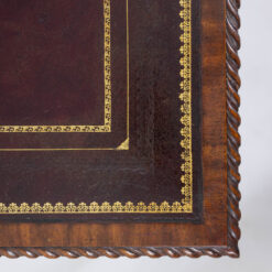 Chippendale-style mahogany table - Top Plate Detail - Styylish