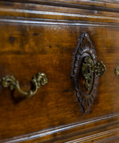 Venetian Louis XV Chest - Keyhole Detail - Styylish