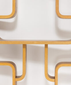 Dřevopodnik Holešov Screen - Curved Wood Detail from Front - Styylish