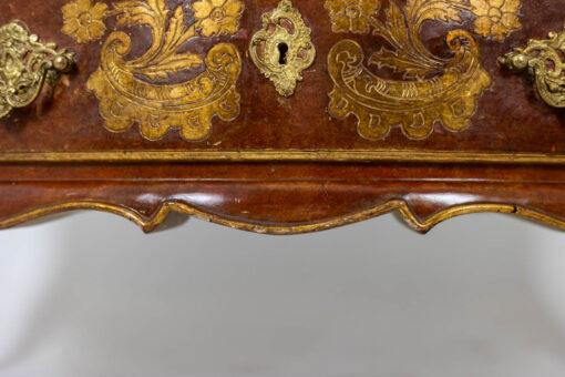 Venetian Louis XV Style Chest - Bottom Edge - Styylish