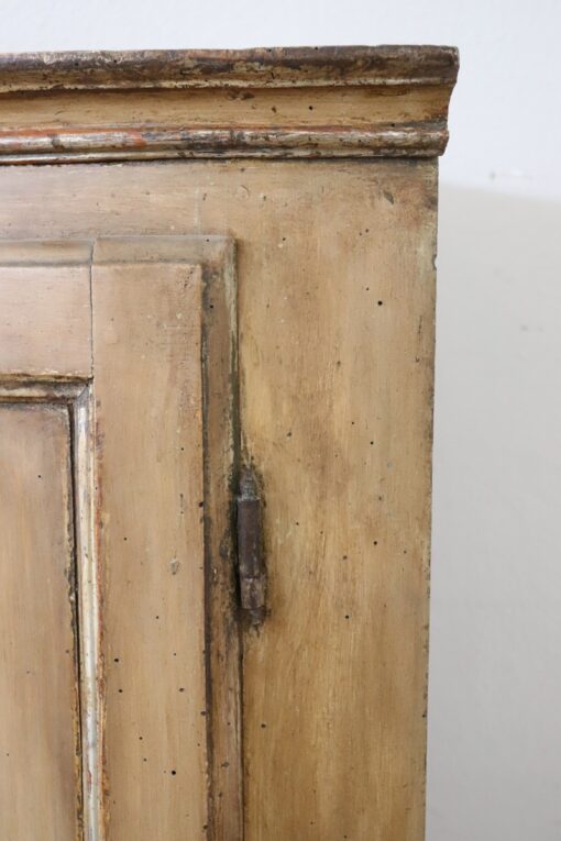 Antique Corner Cabinets - Corner Detail - Styylish