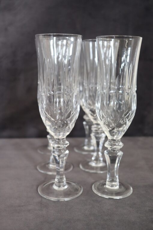 Set of 18 Elegant Crystal Glasses - Flute Detail - Styylish