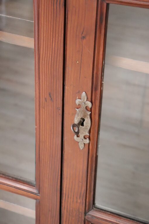 Italian Antique Bookcase - Lock Detail - Styylish