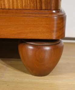 Small Blond Mahogany Bookcase - Feet Detail - Styylish