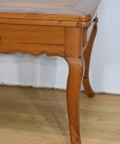 Extendable Farmhouse Table - Curved Leg Detail - Styylish