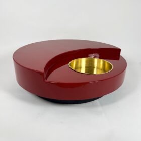 Willy Rizzo Coffee Table 'TRG', Red Lacquer and Brass, Italy, 1969