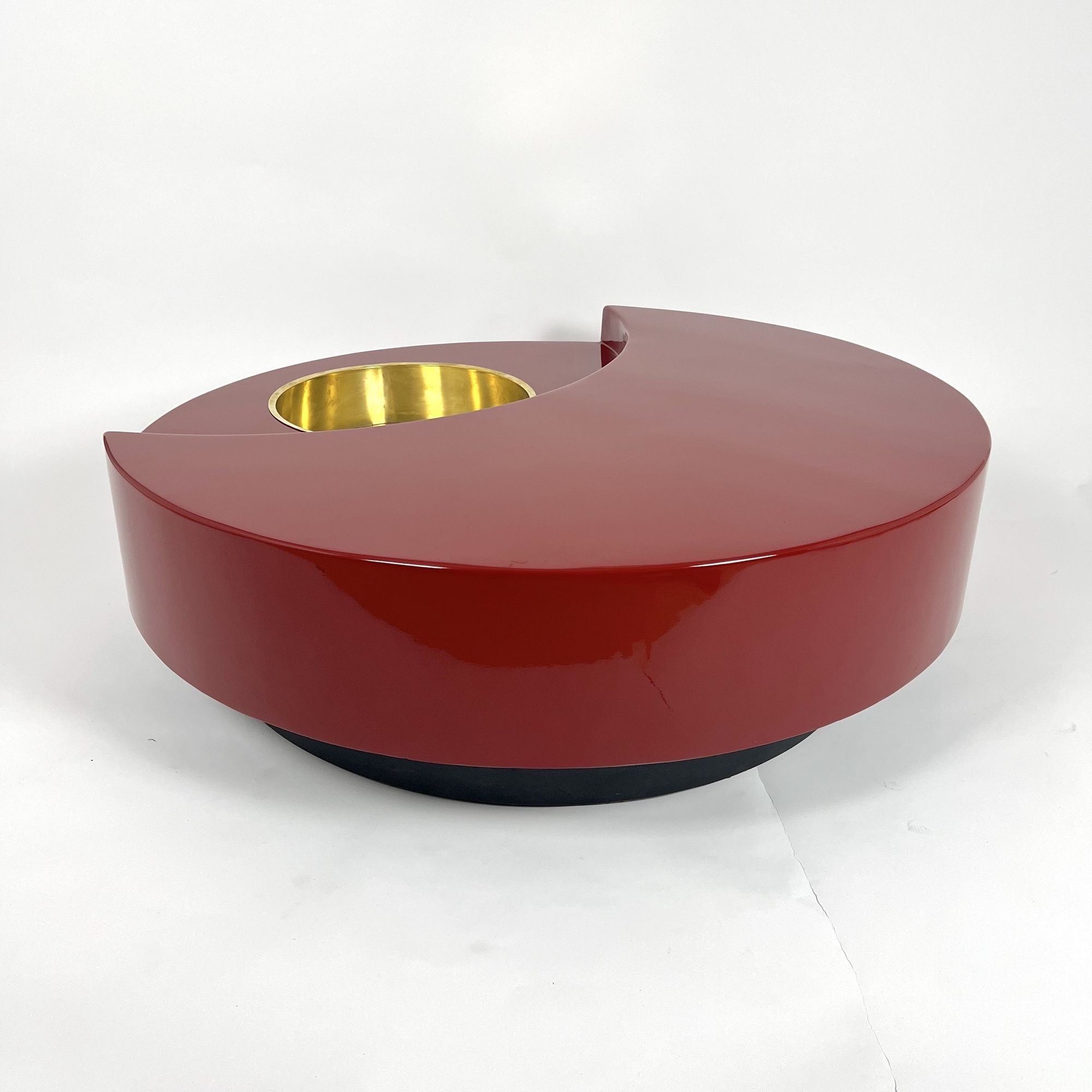 Willy Rizzo Coffee Table 'TRG' - Side and Top Lacquer Detail - Styylish