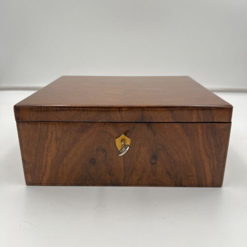 Biedermeier Box Walnut Horn - Front - Styylish