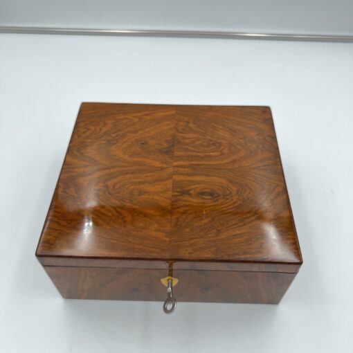 Biedermeier Box Walnut Horn - Top Detail - Styylish